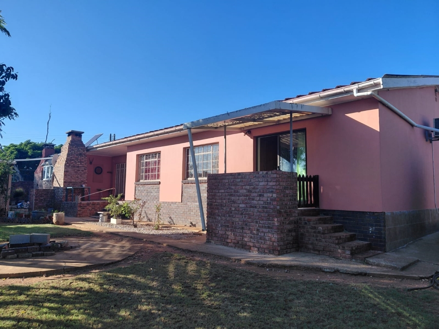 4 Bedroom Property for Sale in Bothasrus Eastern Cape